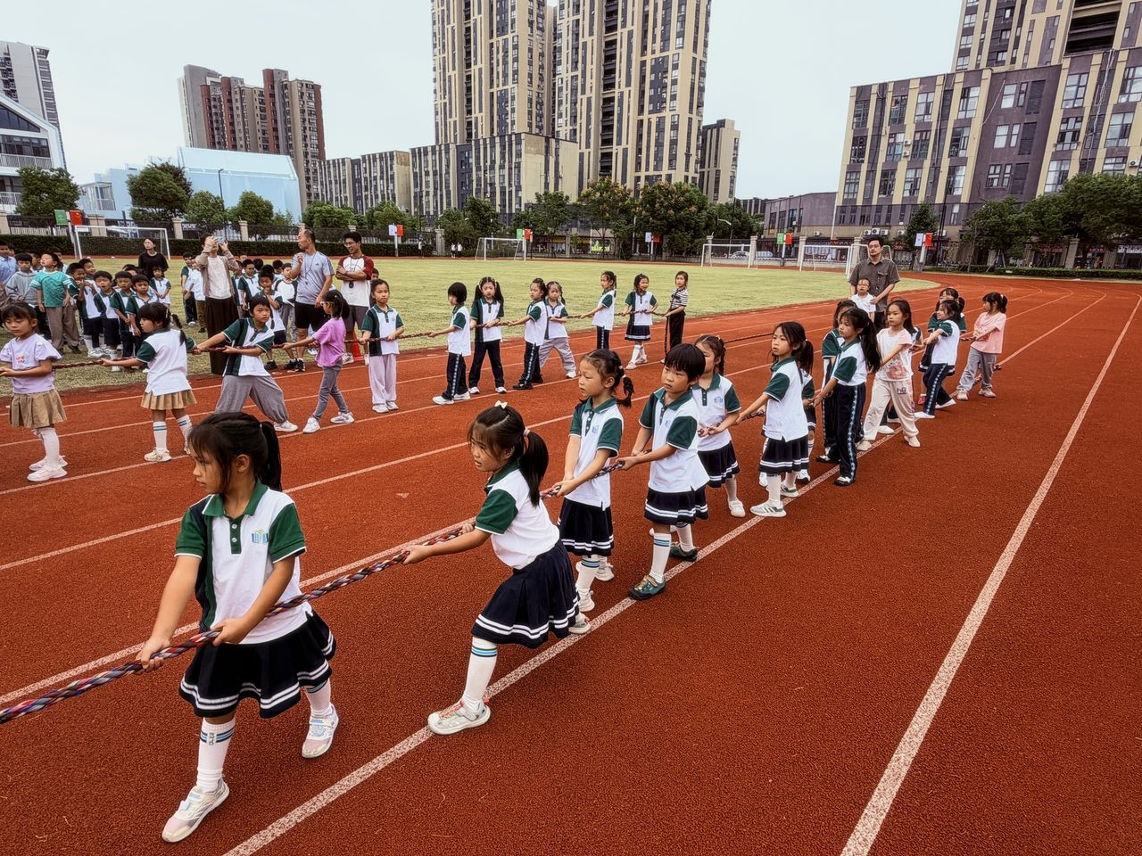 拔河比赛照片