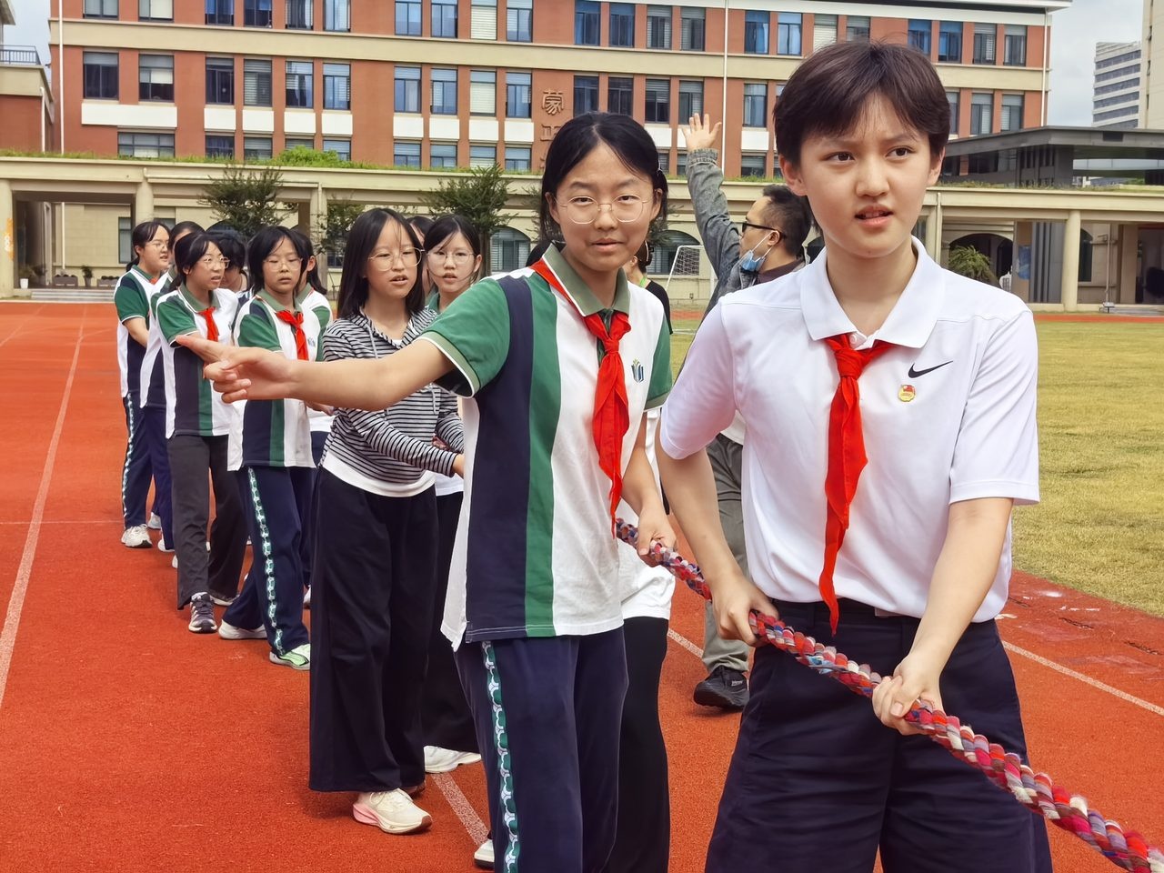 拔河比赛照片