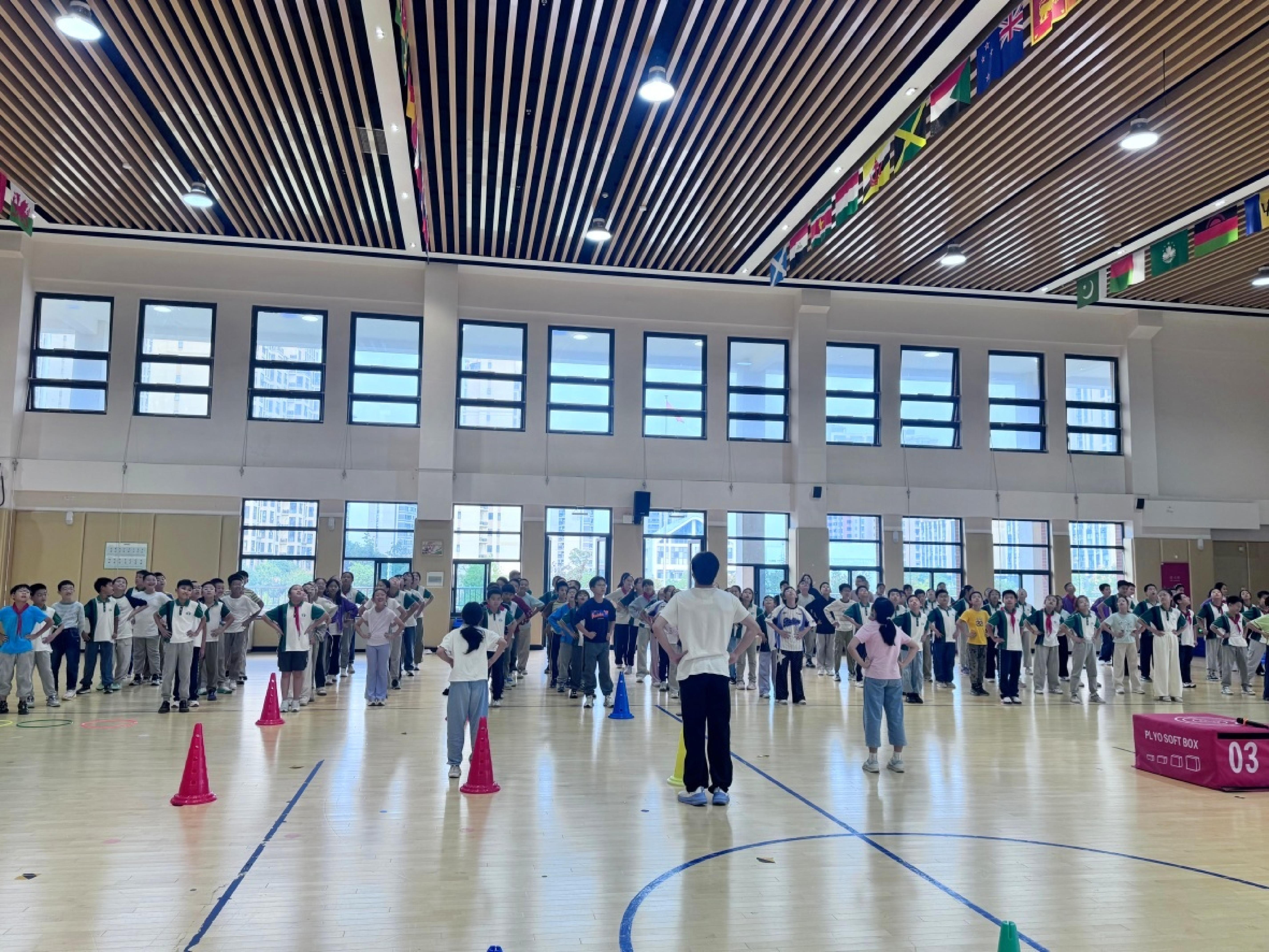 高年级障碍跑